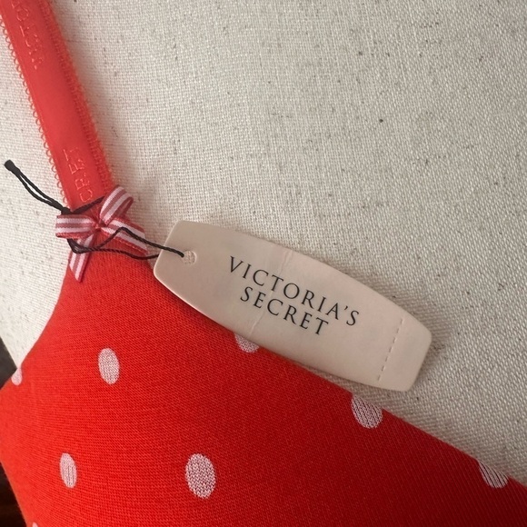 Victorias Secret NEW  WITH TAG Bra SIZE 38D - Picture 3 of 4